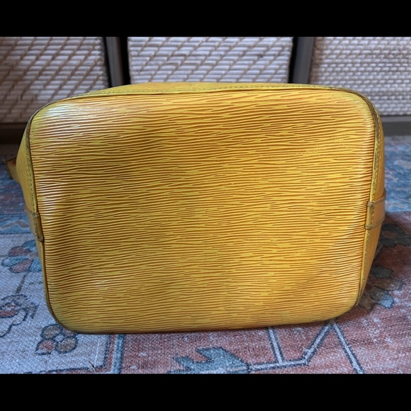 LOUIS VUITTON Noe GM Vintage Drawstring Bucket Bag Yellow Epi Leather - Picture 12 of 16